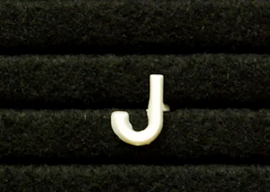 undefined Plastbokstav j 13mm vit