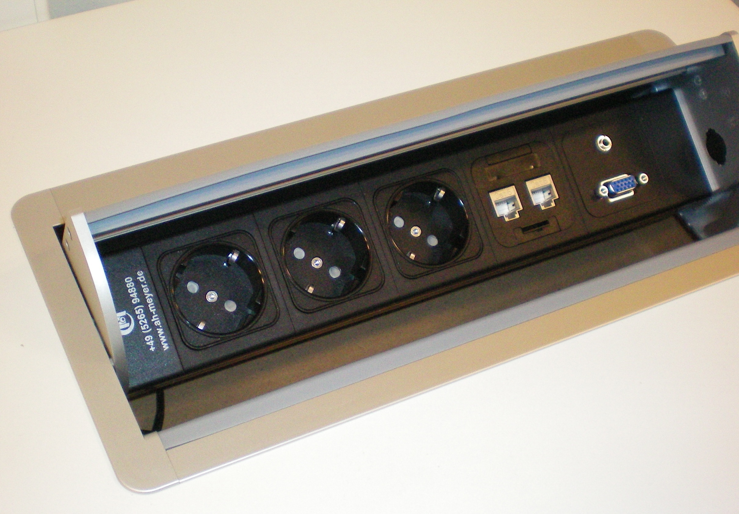 M BOX AXIAL 3EL 2XC6 VGA+LJUD