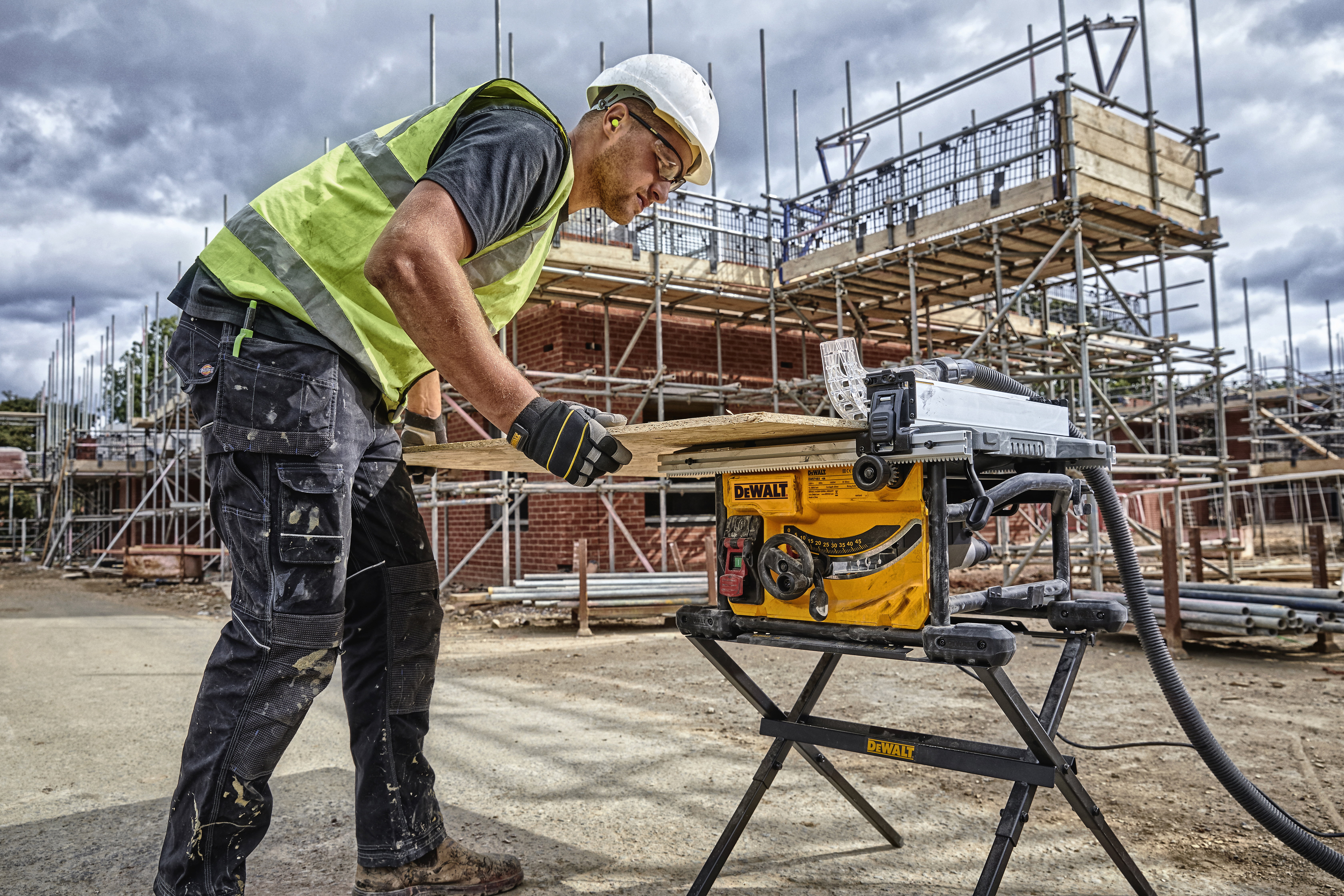 dewalt Pöytäsaha ja jalusta dewalt dwe7485rs