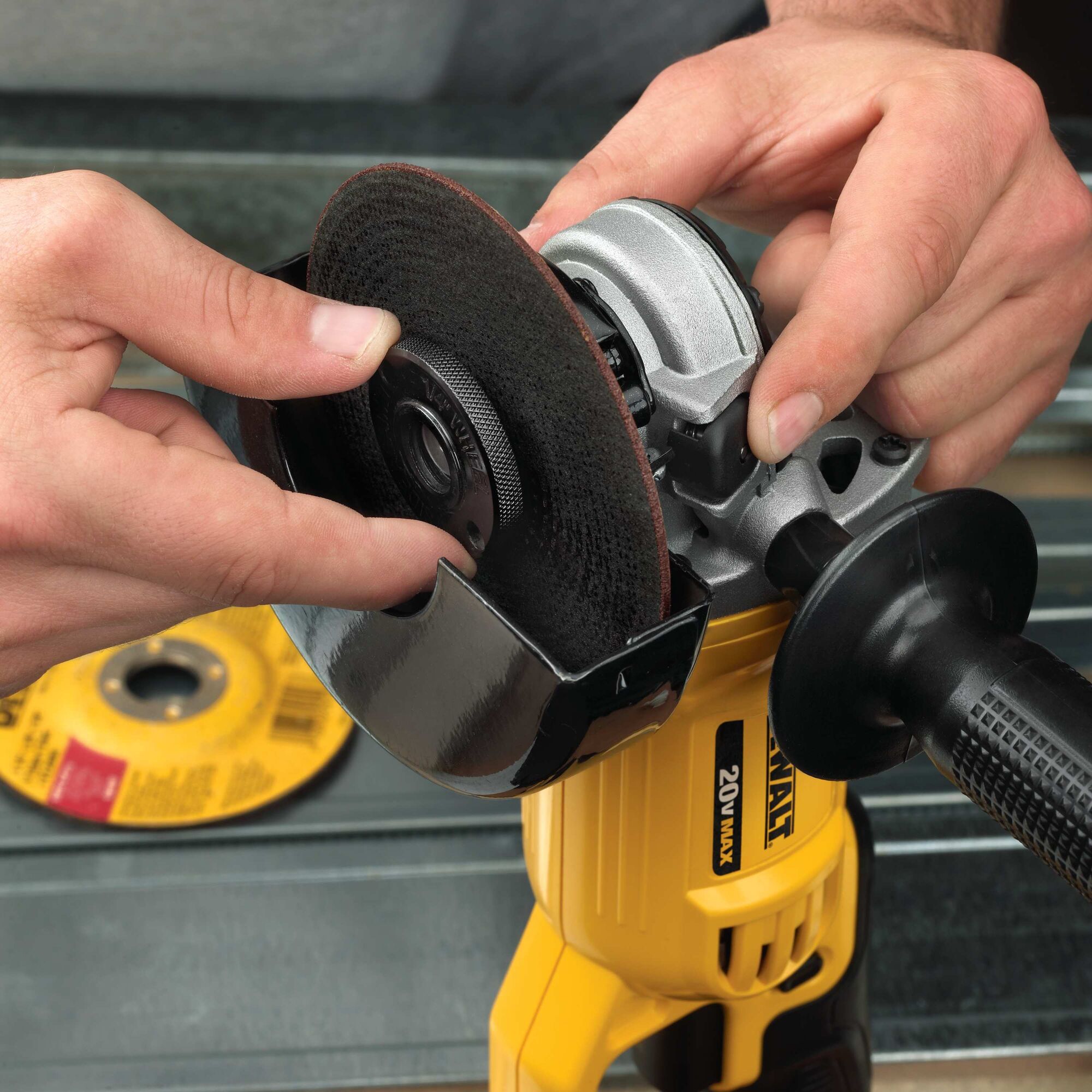 dewalt Akkukulmahiomakone dewalt dcg412m2 18v 2x4ah