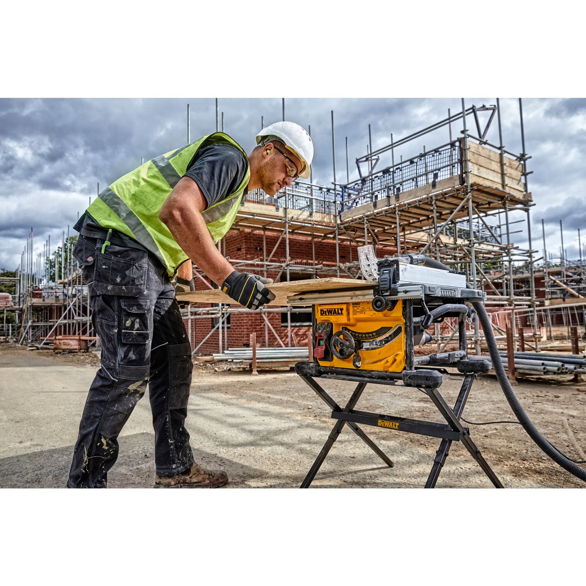 dewalt Pöytäsaha dewalt dwe7485 210mm