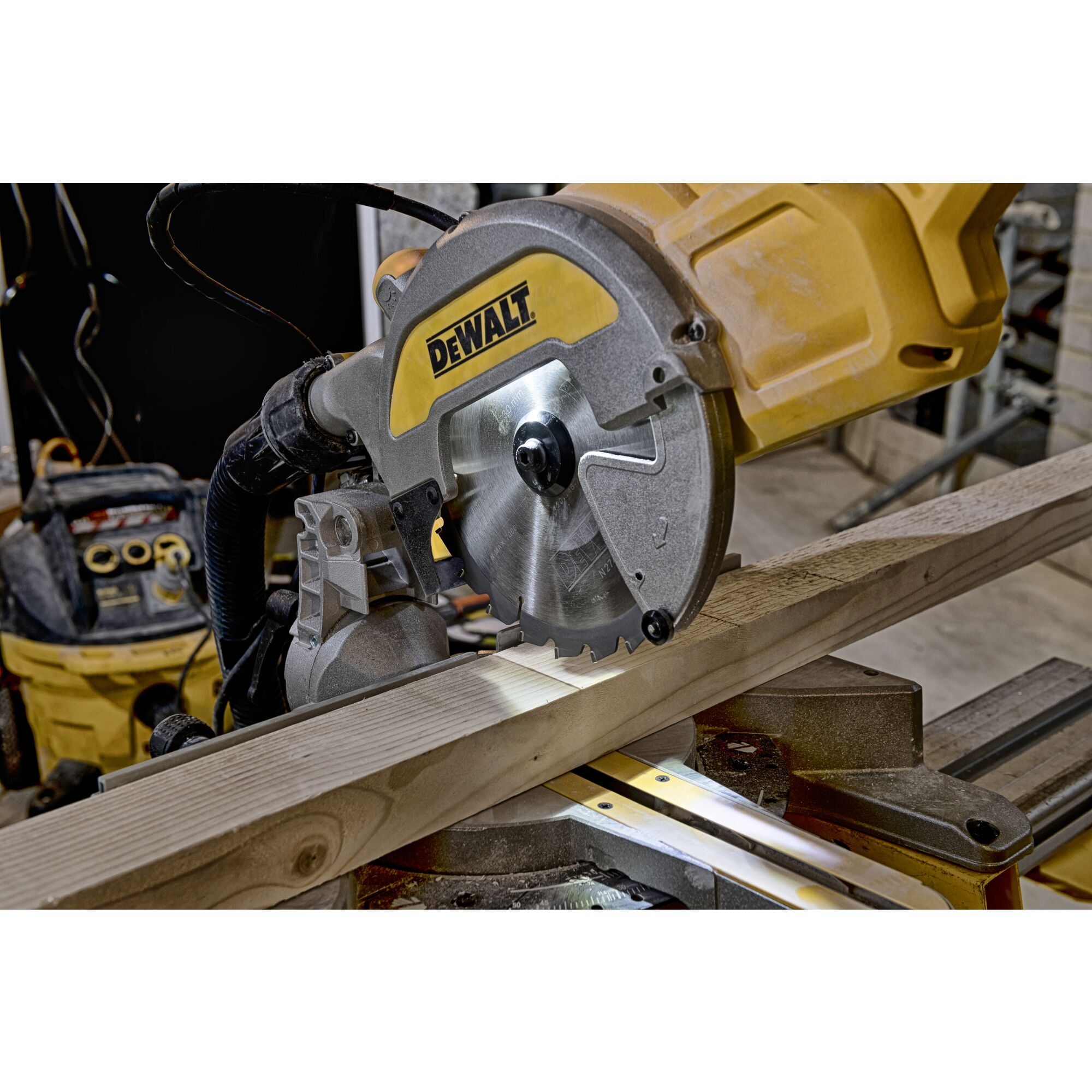 dewalt Mitre saw dewalt dws777 xps 216mm