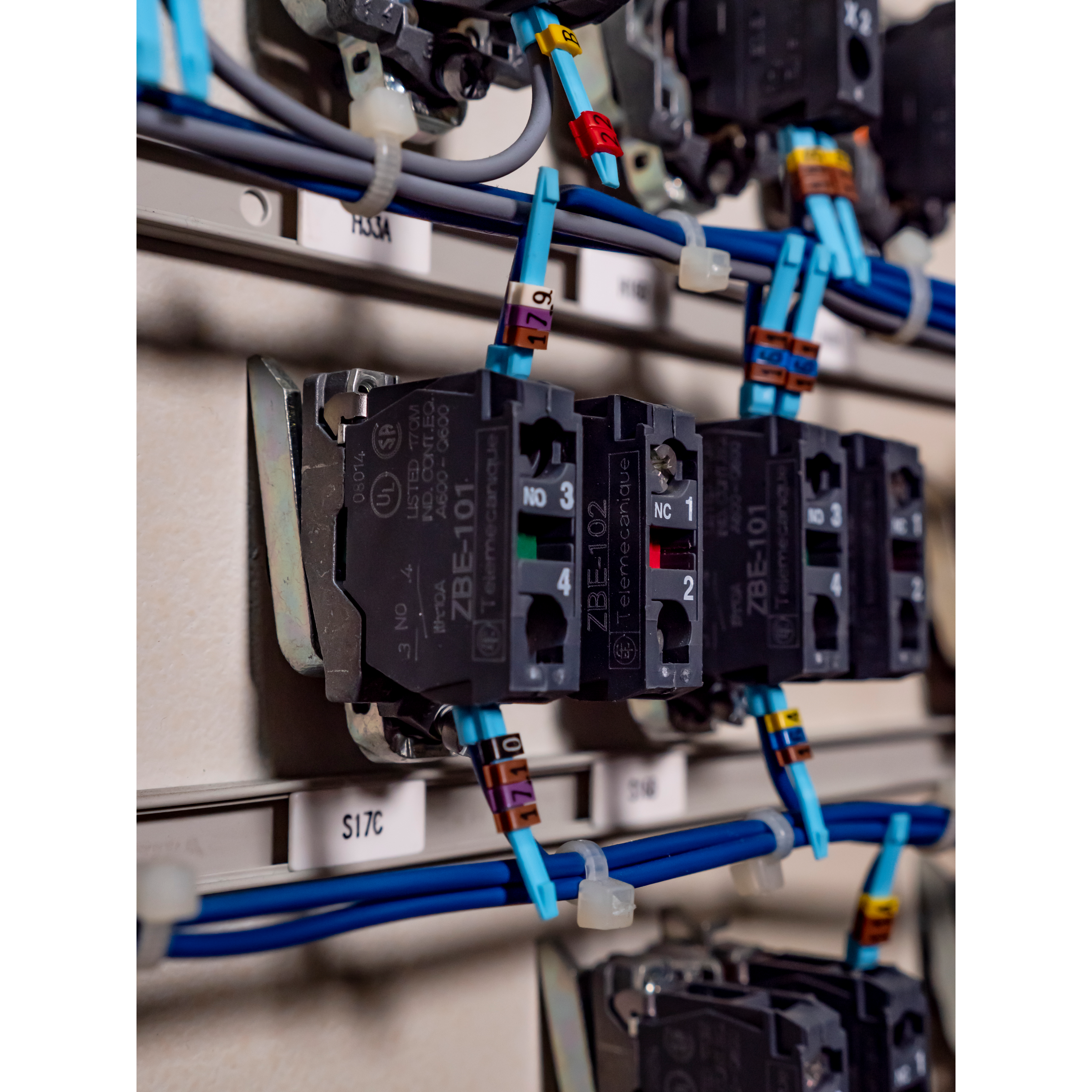 schneider electric Kosketinelementti schneider zbe1024