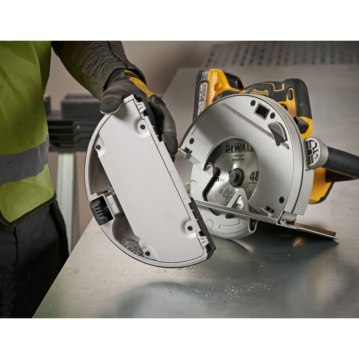 dewalt Circular saw dewalt dcs383h2 metal 18v 184mm 2x5ah charger