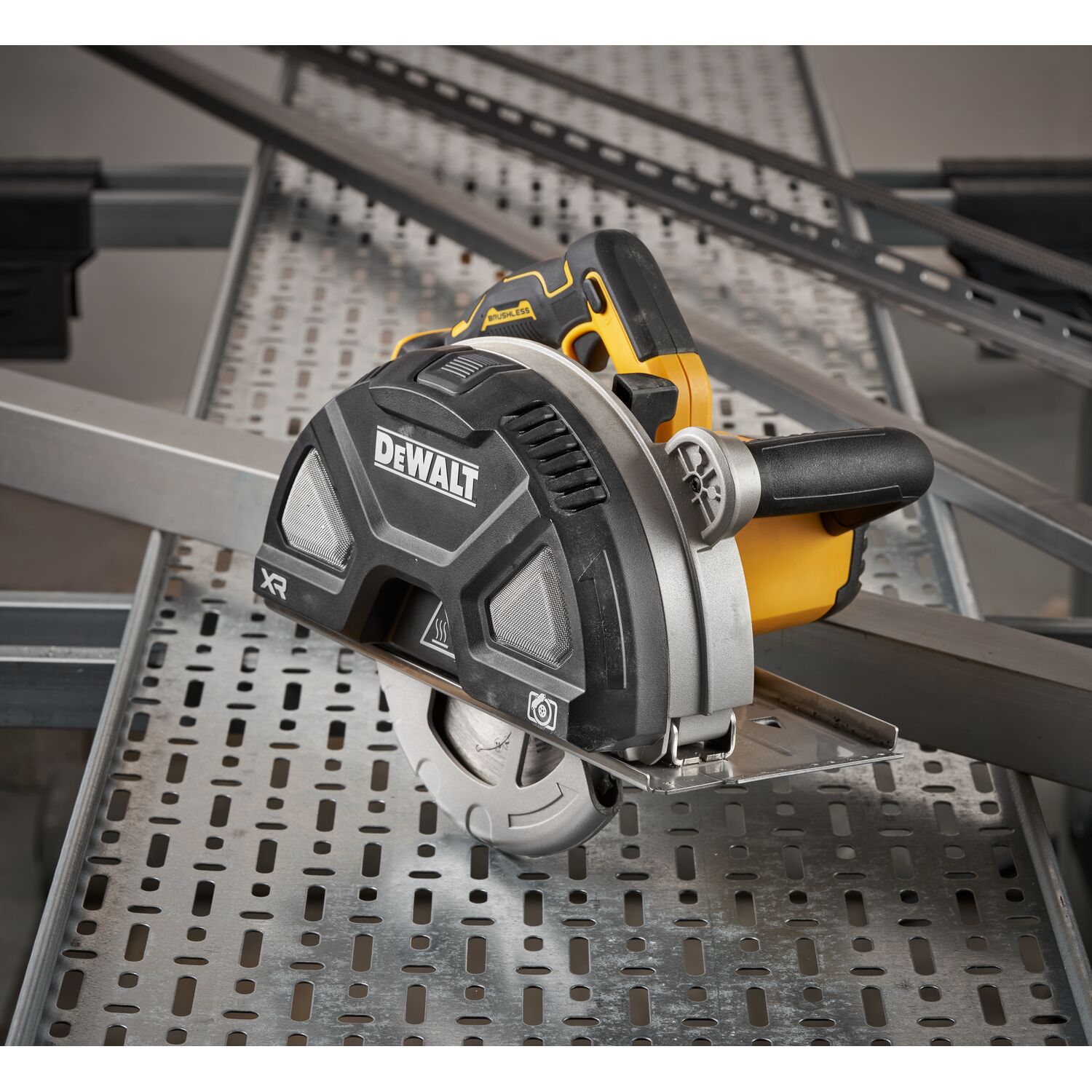 dewalt Cirkelsåg dewalt dcs383n metall 18v 184mm carton