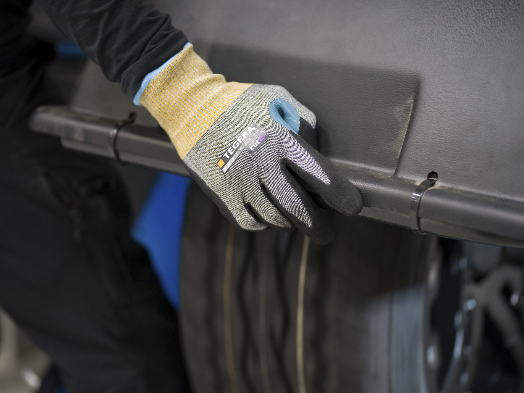tegera Synthetic glove tegera 8807r size 11, nitrile/aqua pu