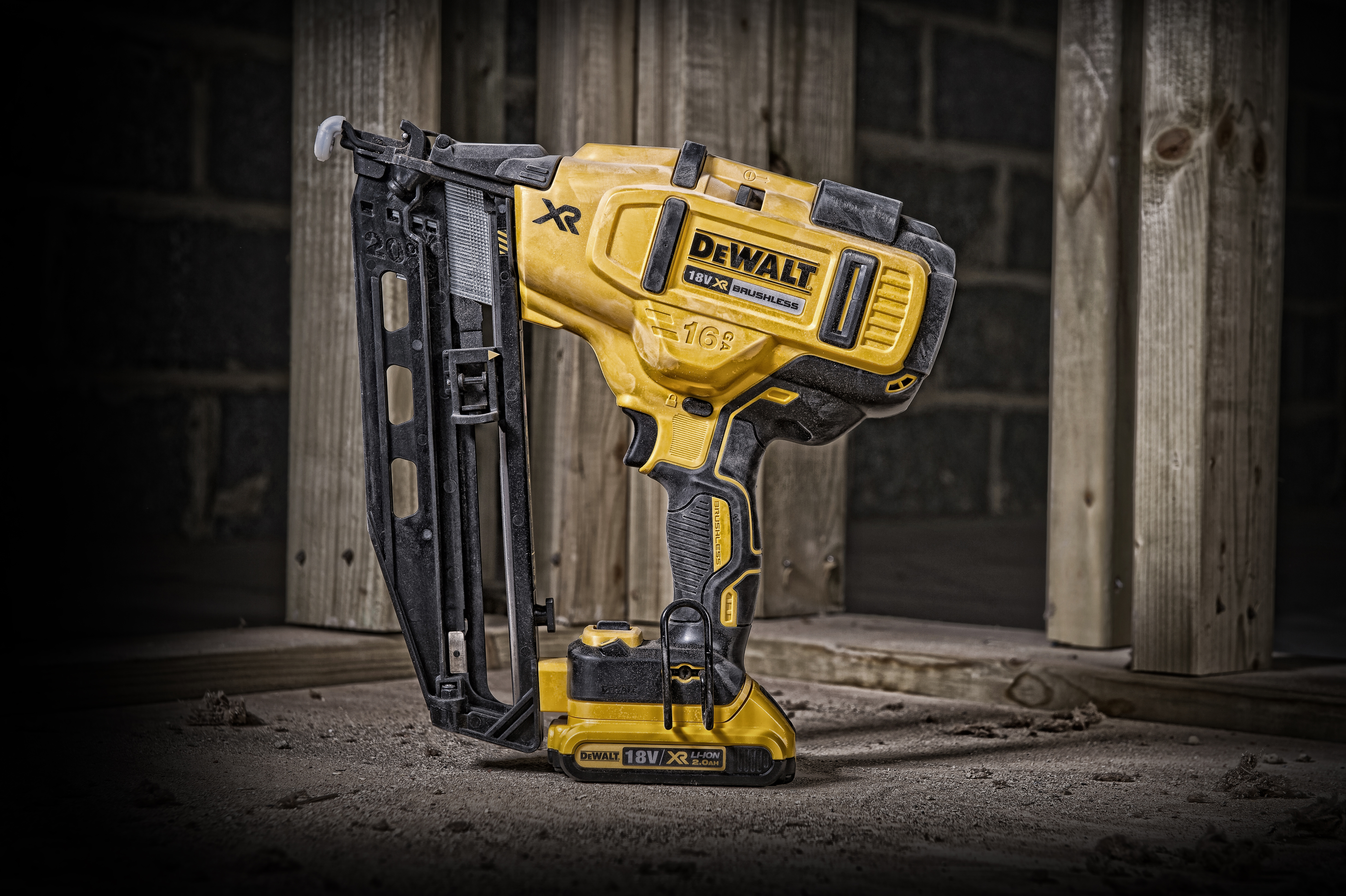 dewalt Finish nailer dewalt dcn660d2 2x2ah