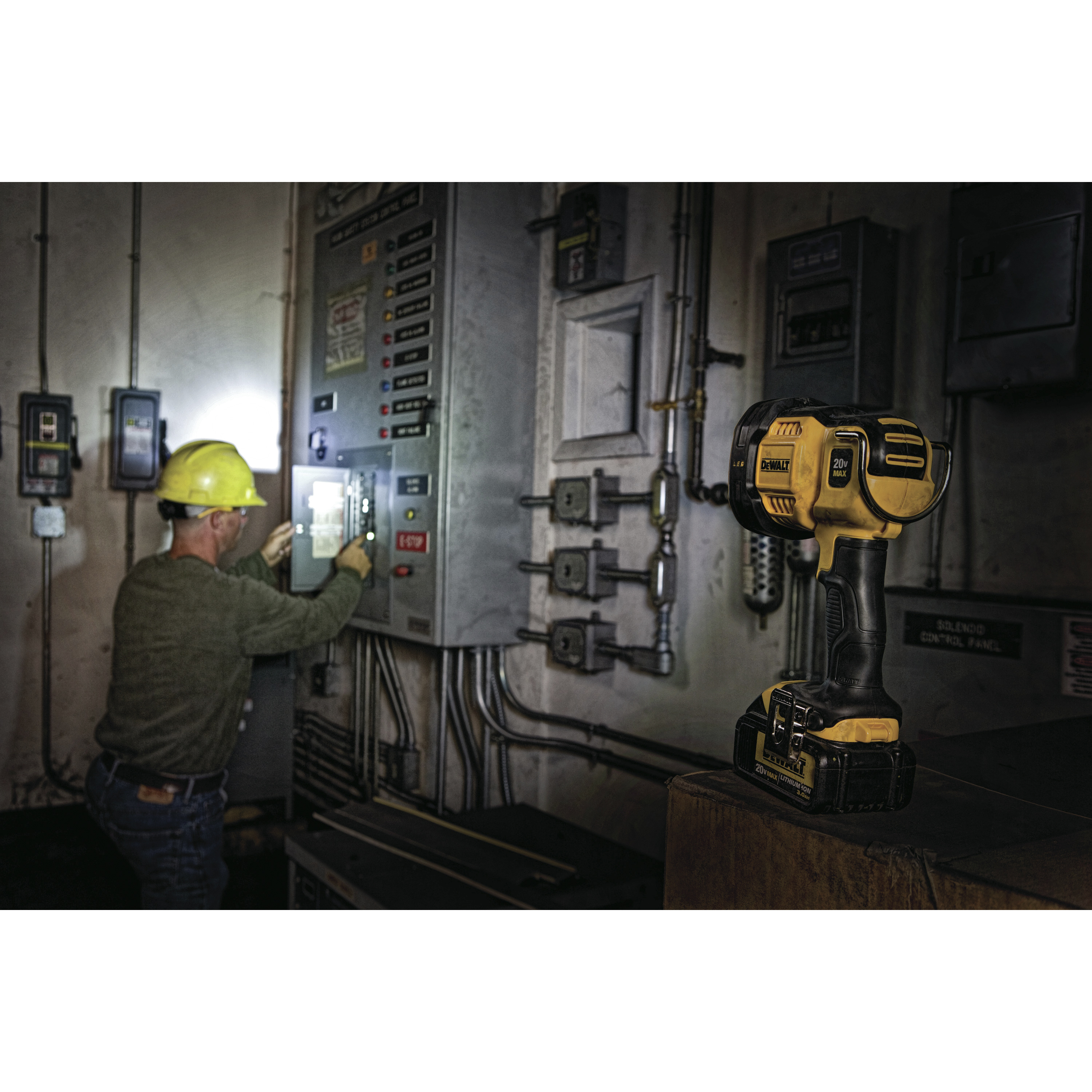 dewalt Led spotlight dewalt dcl043 18v bare