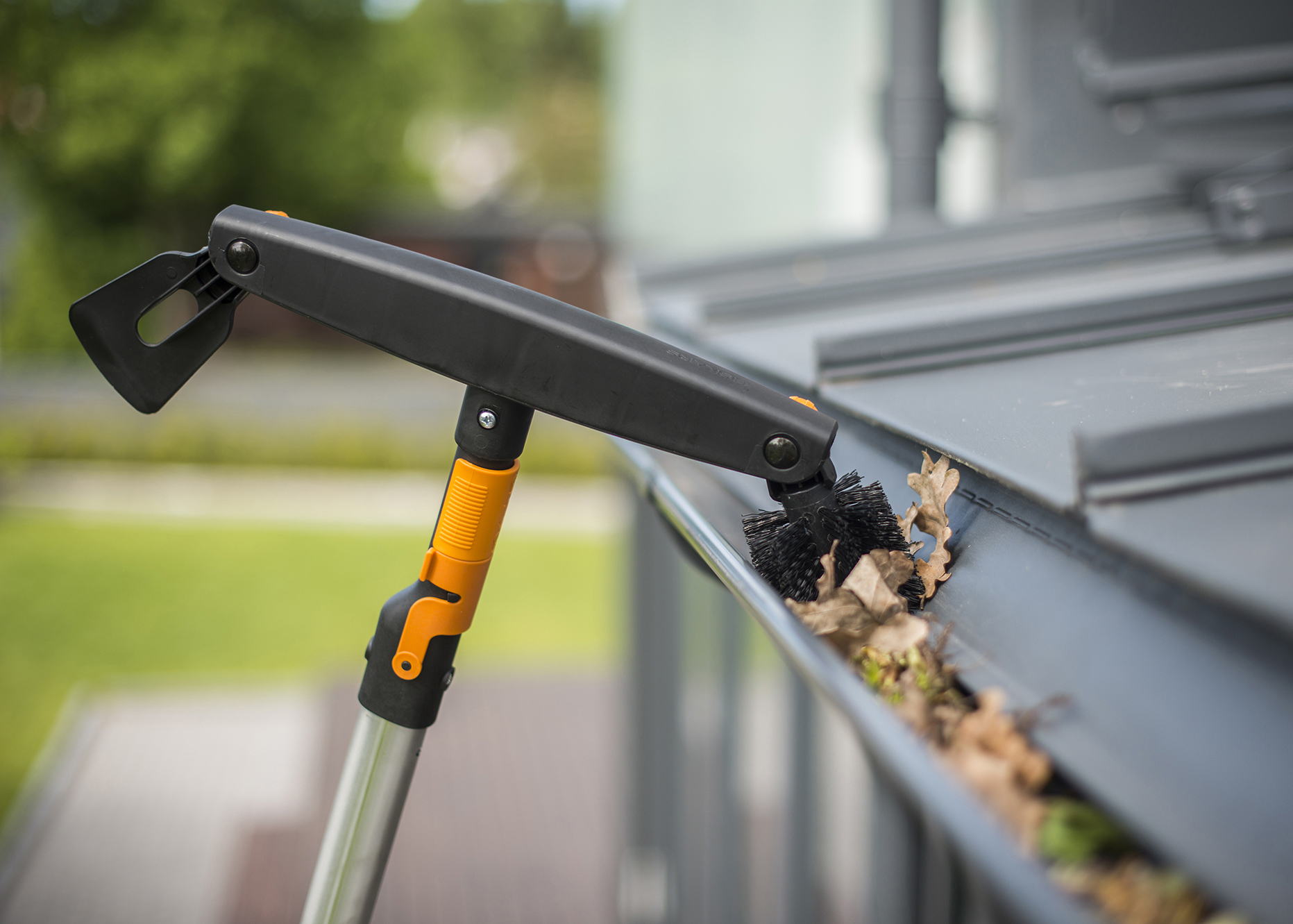 fiskars Takrännerensare  fiskars m teleskopskaft quikfit