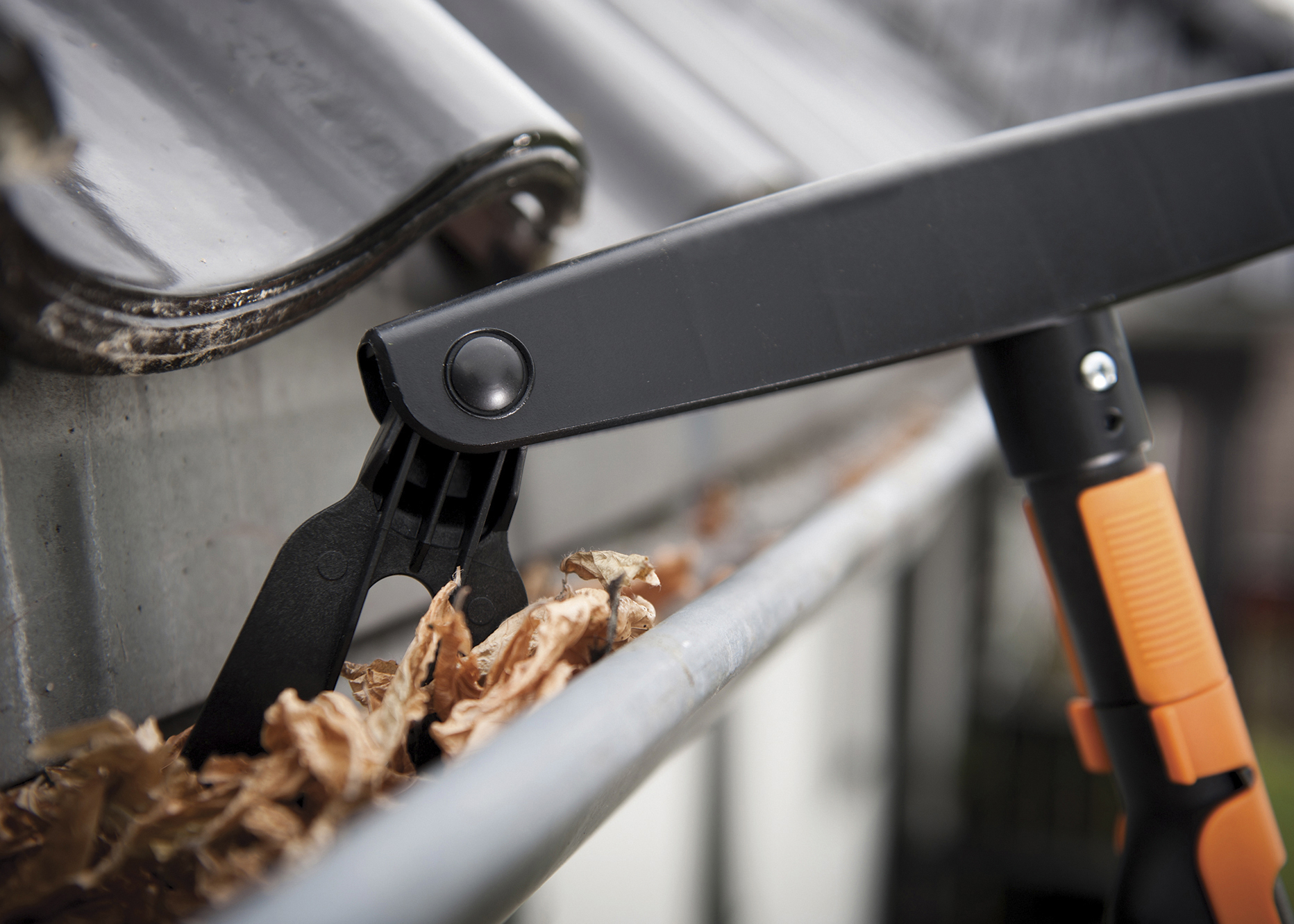 fiskars Takrännerensare  fiskars m teleskopskaft quikfit
