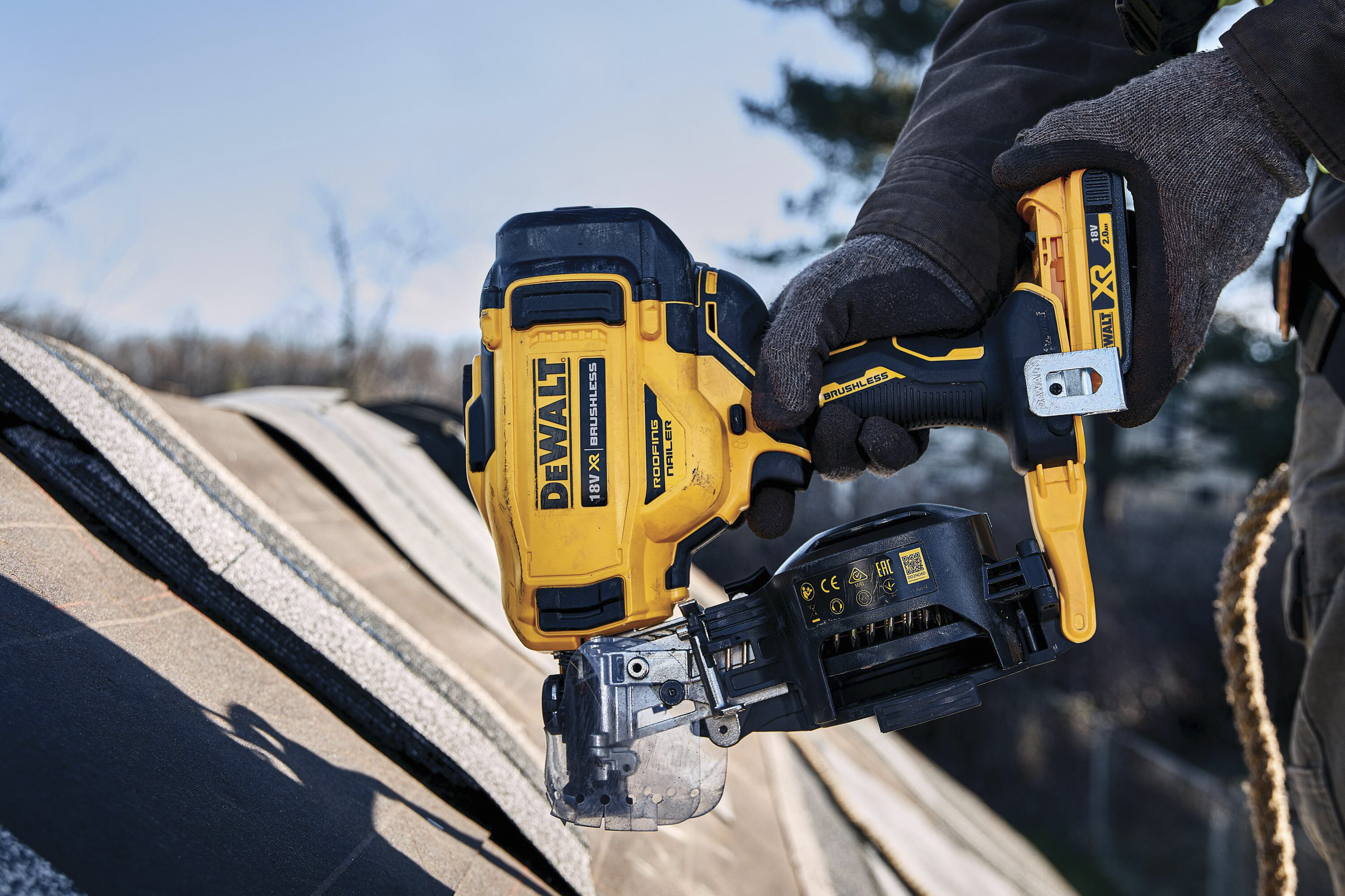 dewalt Roofing nailer dewalt dcn45rnd2 18v 2x2ah