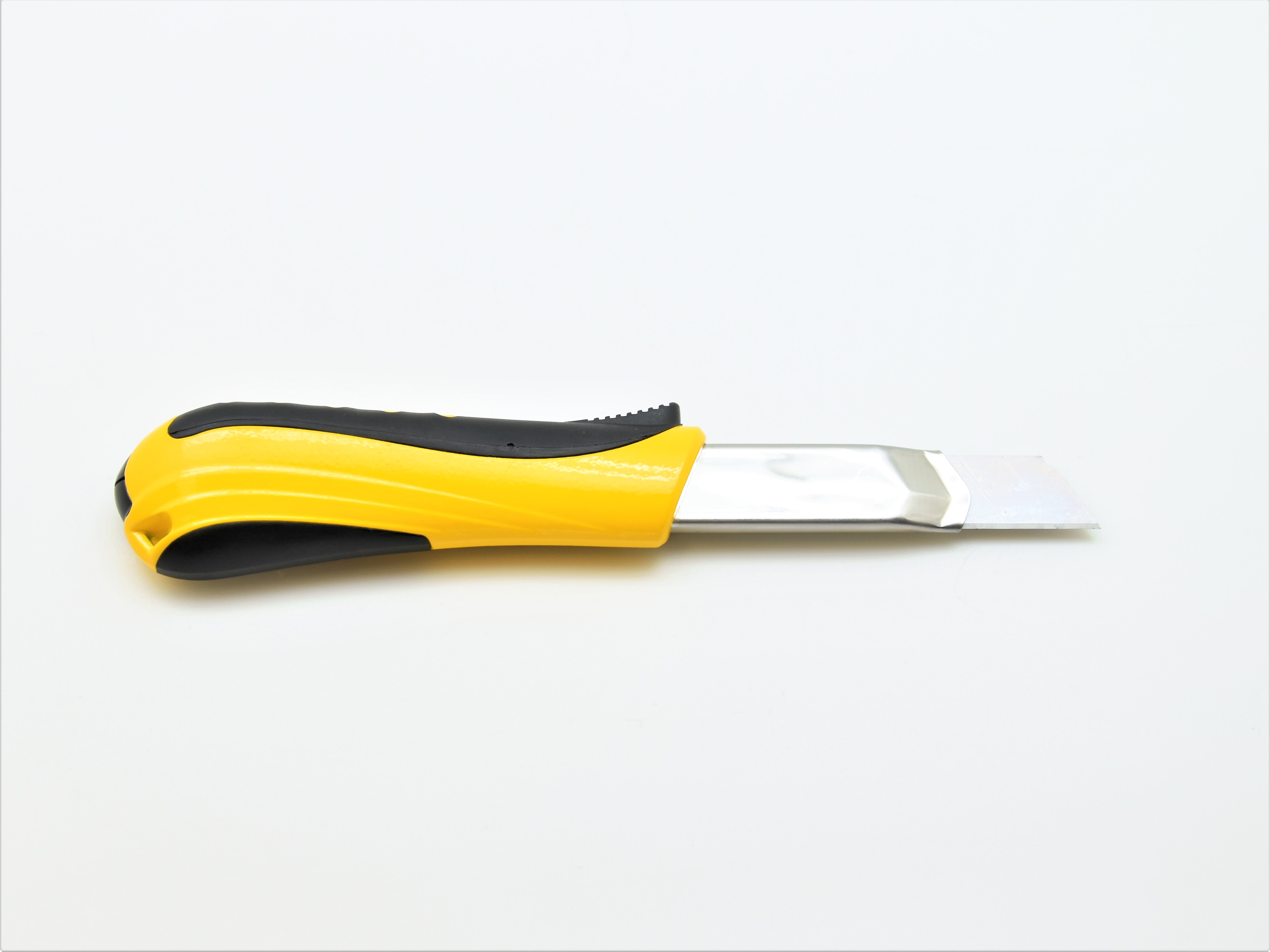 SNAP OFF KNIFE IRONSIDE 18mm BLACK