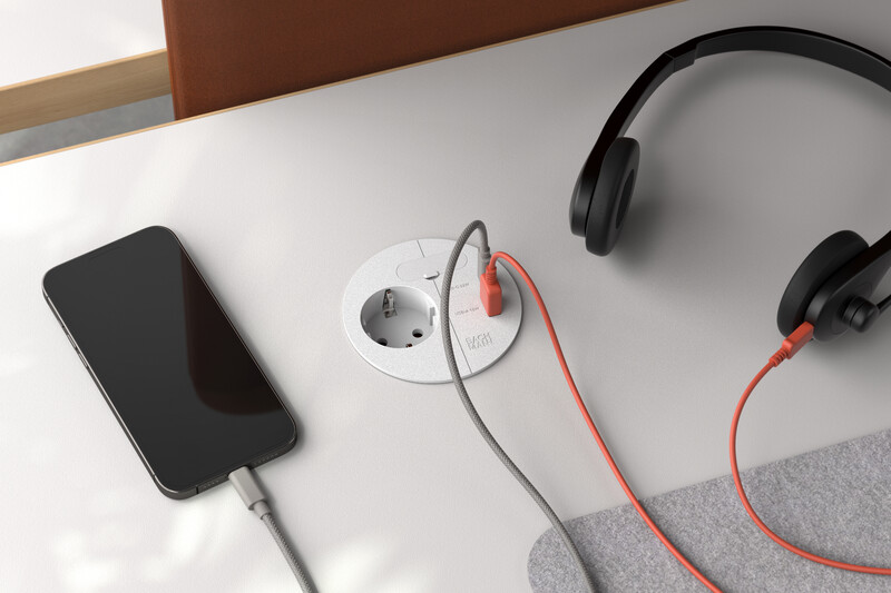 bachmann Socket outlet w usb loop in charge white