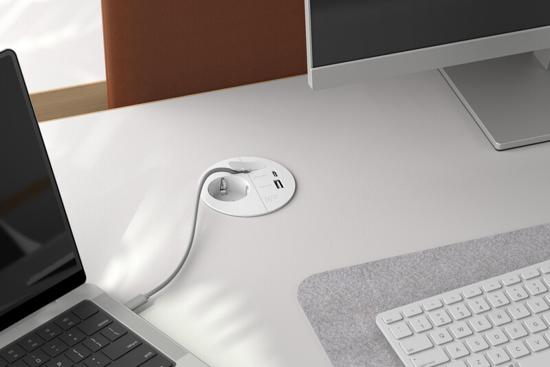 bachmann Socket outlet w usb loop in charge white