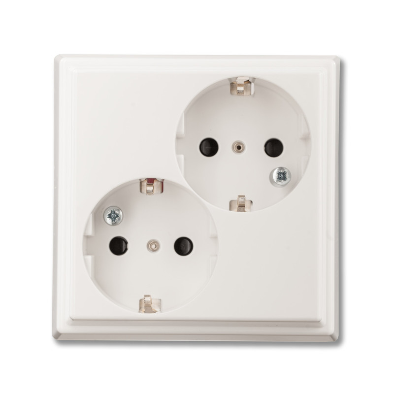 ensto Pistorasia ensto intro 2s/16a/ip21/upj val 100 kpl