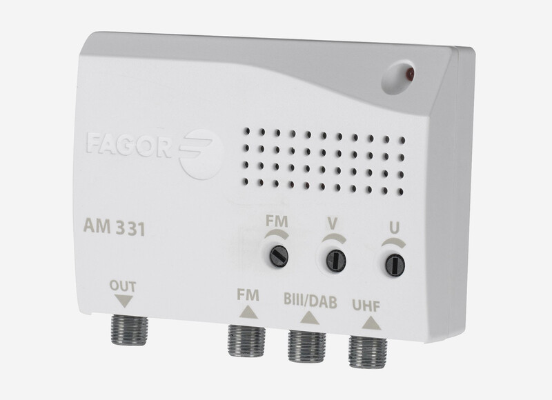 FÖRSTÄRKARE FÖR SMÅHUS LA-ANT VHF/UHF, 20/22 DB, 1 IN, 2 OUT