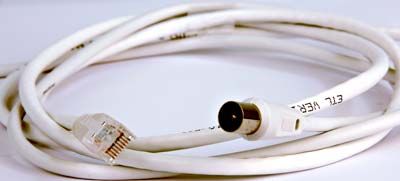 LIITOSJOHTO TVB-01 RJ45-IEC 2M