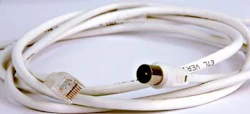 LIITOSJOHTO TVB-01 RJ45-IEC 2M