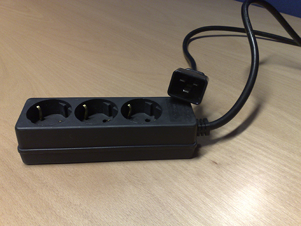 UTGANGSKABEL IEC -SHUKO 10A 1010081 POWERWARE