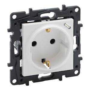 legrand Niloe step pistikupesa 1-ne mk lk vk+usb type c valge