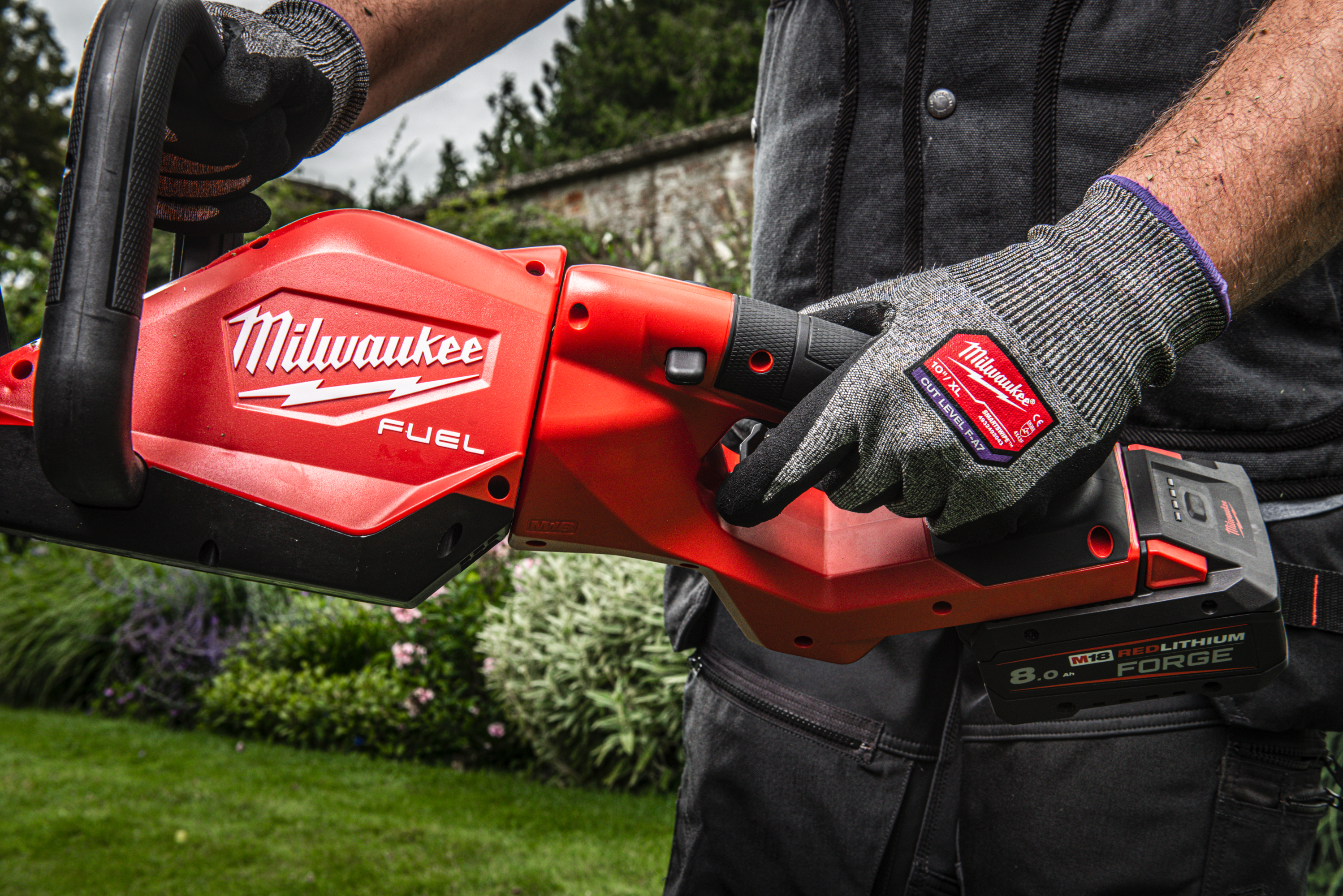 milwaukee Bat hedge trimmer milwaukee m18 fhet60g2-0