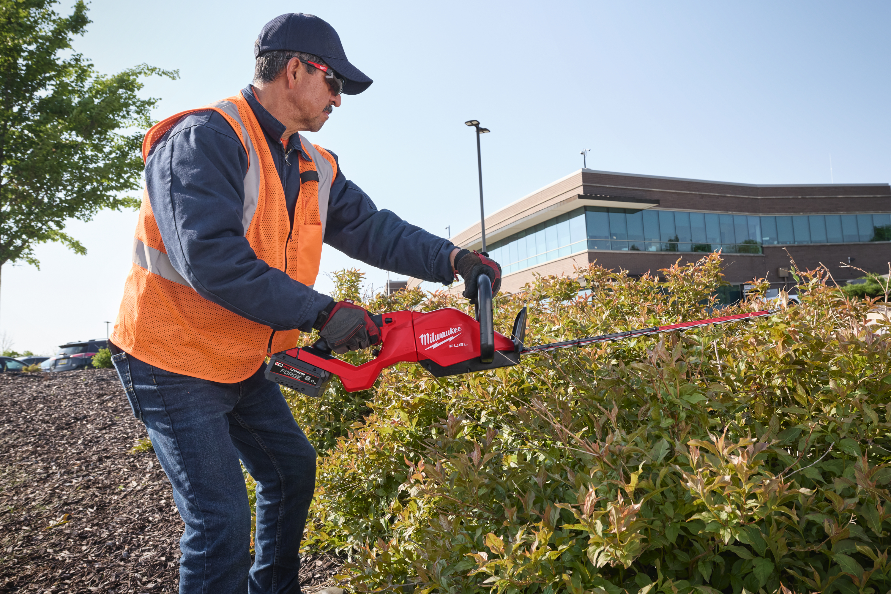 milwaukee Bat hedge trimmer milwaukee m18 fhet60g2-0