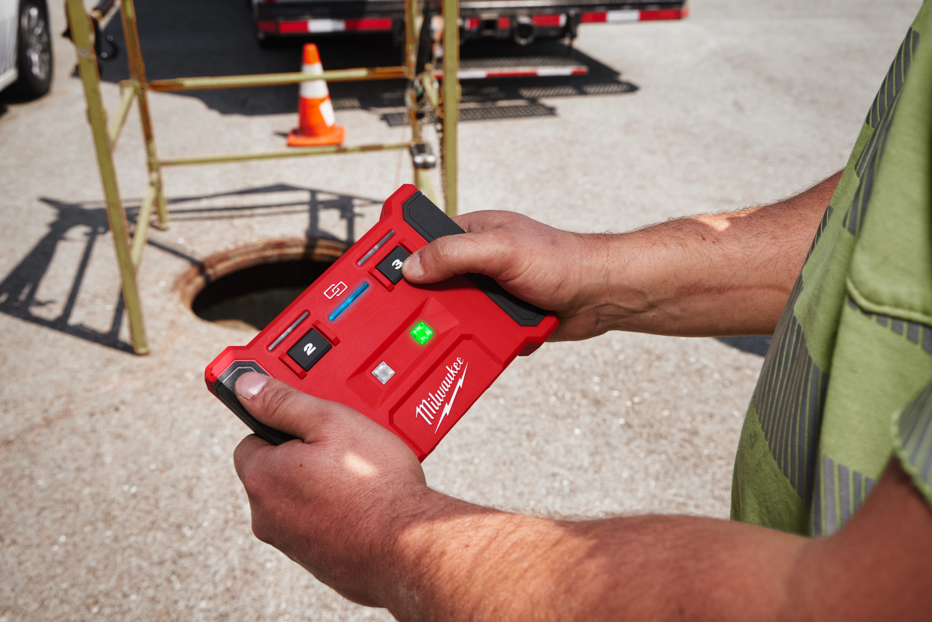 milwaukee Safety cutter milwaukee m18 hsfc125r-802c