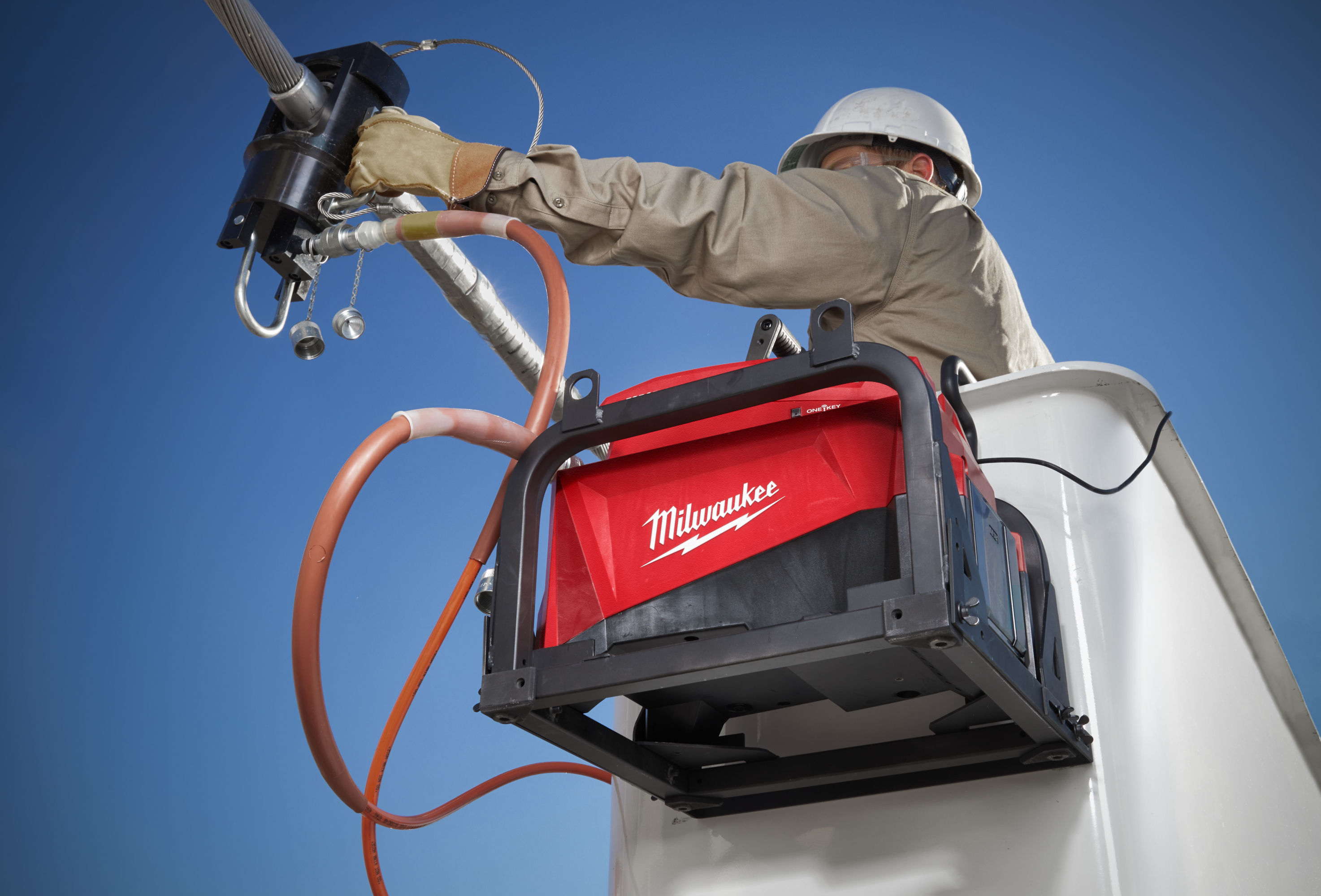 milwaukee Hydraulic pump milwaukee m18 hup700-121